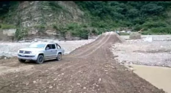 80548-se-rehabilito-el-paso-a-los-toldos-por-el-puente-bailey