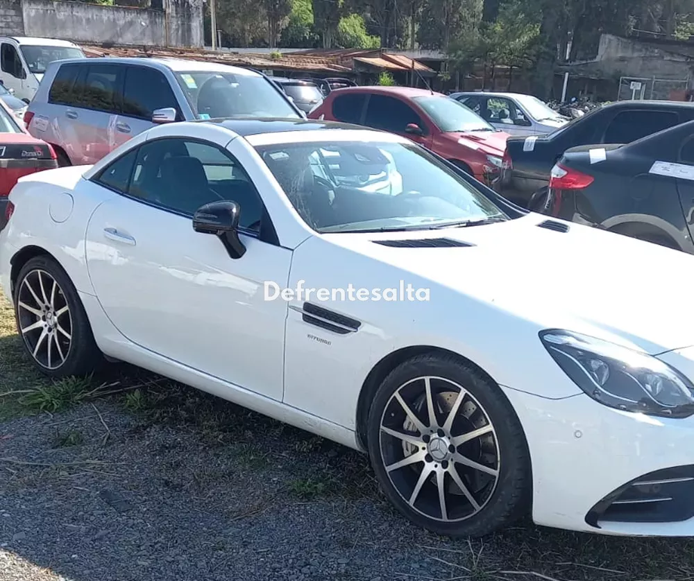 El auto de alta gama en el canchón 2