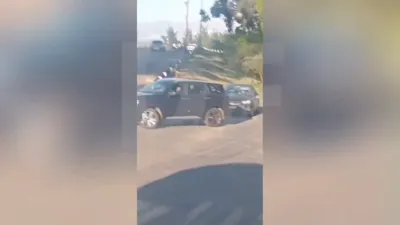 Auto derrapó en cercanías de la U. Católica.
