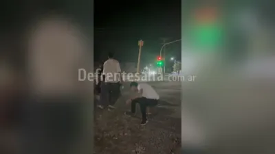 Pelea de jóvenes en Güemes.