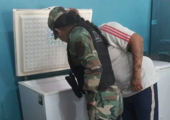 La policía en la carnicería en cuestión.