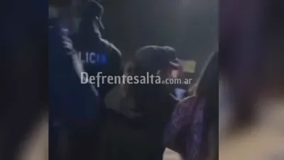 Pelea de mujeres a la salida de un boliche.