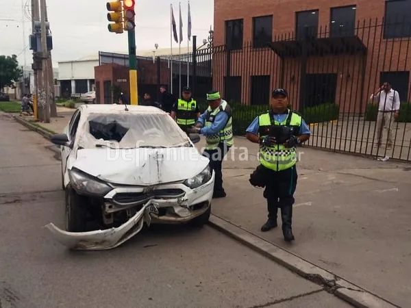 Así quedó el auto tras el choque.
