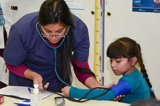 83997-en-mas-de-100-escuelas-se-realiza-control-integral-de-salud-a-alumnos-de-primer-y-sexto-grado