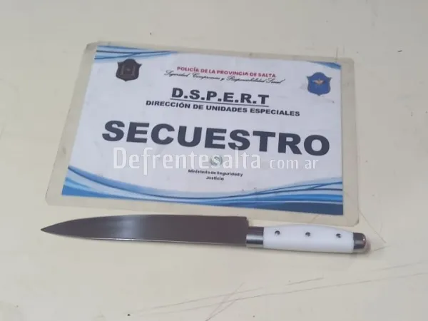 El cuchillo que secuestraron al detenido.
