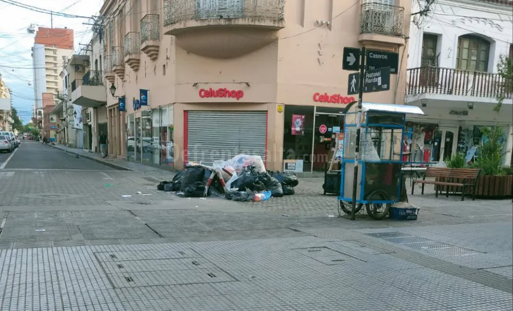 Basura en el centro de Salta