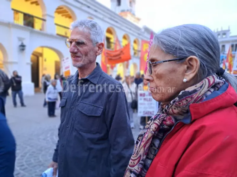 Jubilados en plaza 9 de Julio