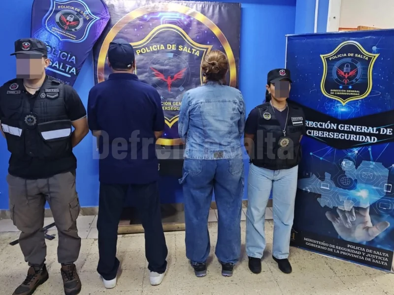 Detenidos por vendes entradas falsas. 