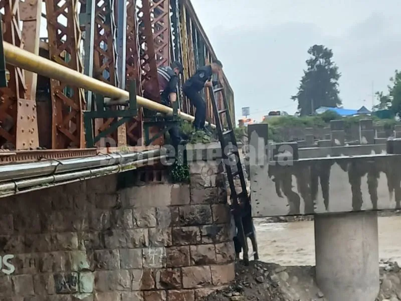 Operativo de rescate en el Río Vaqueros.