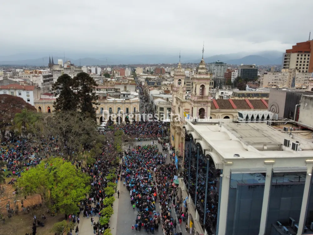 Peregrinos de la Puna llegando a la Catedral