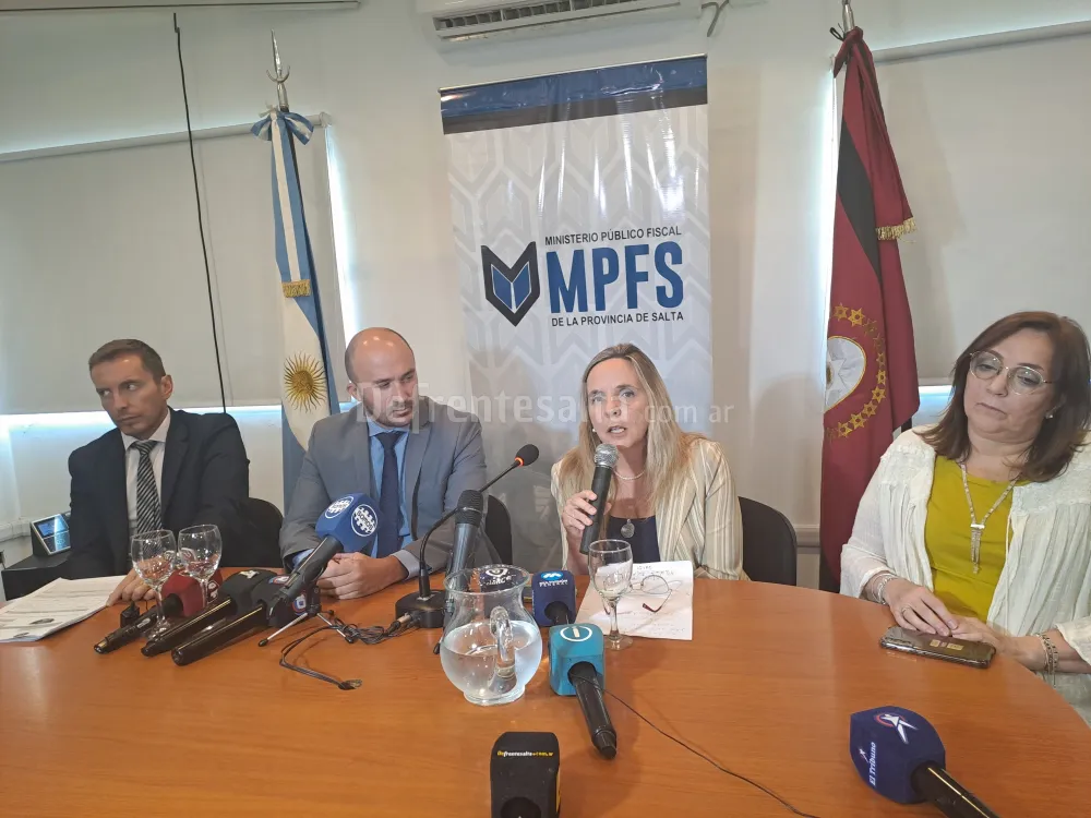 Fiscales en Conferencia de prensa