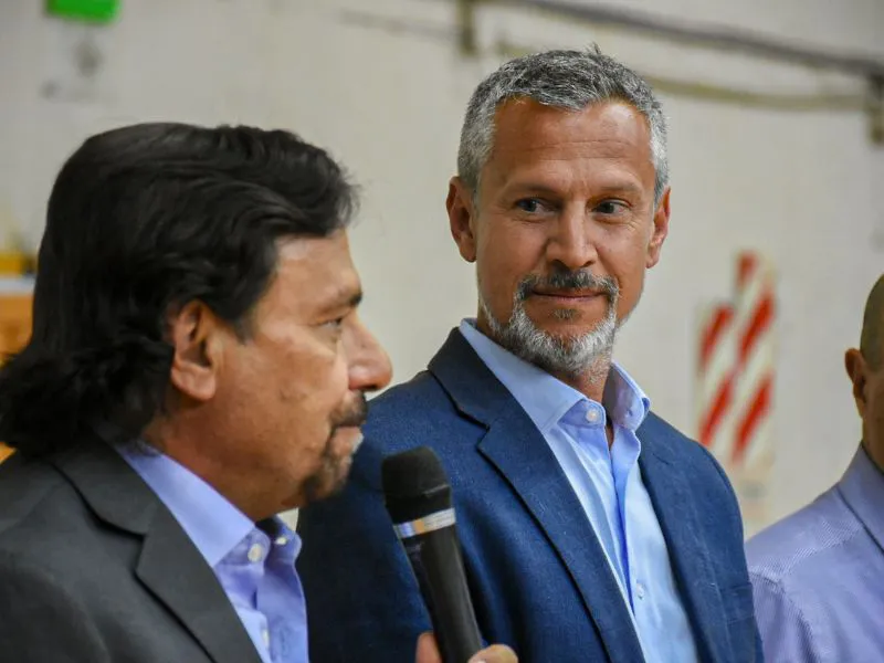 Gustavo Sáenz junto a Peña.