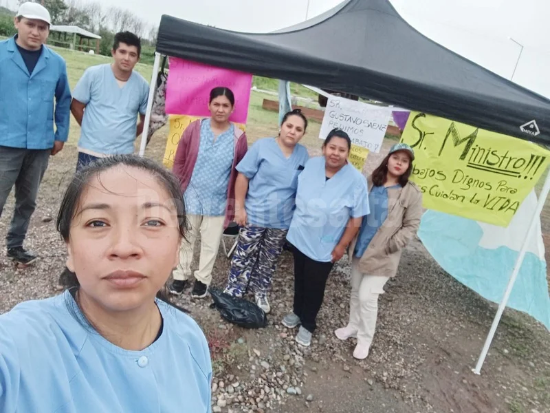 Agentes sanitarios protestan en Colonia Santa ROsa
