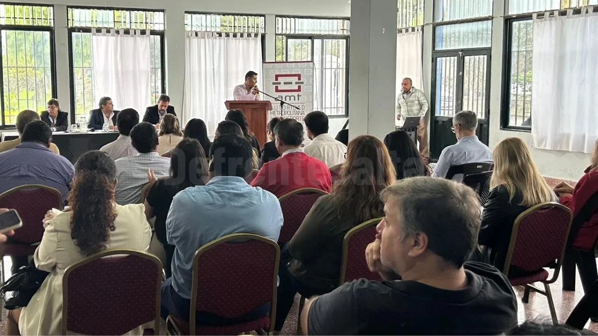 El presidente de AMT, Marcelo Ferraris preside la audiencia pública por el aumento de Saeta en La Merced.