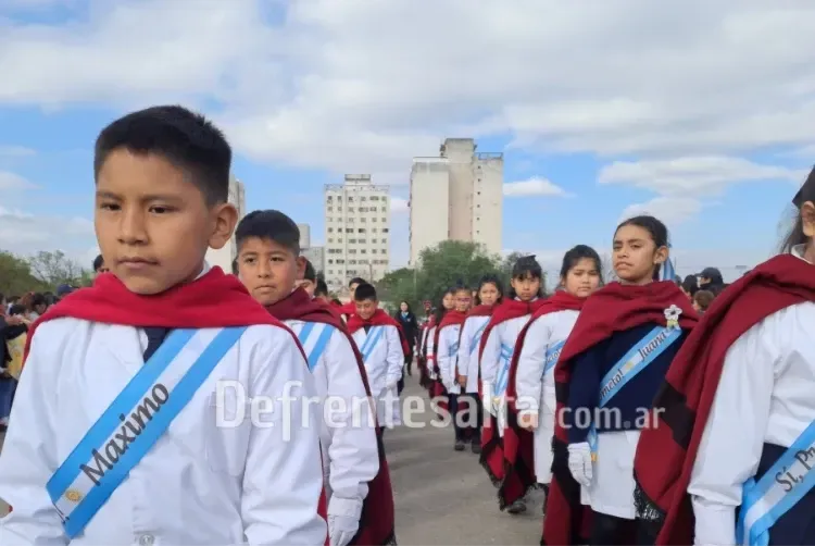Alumnos juran la bandera