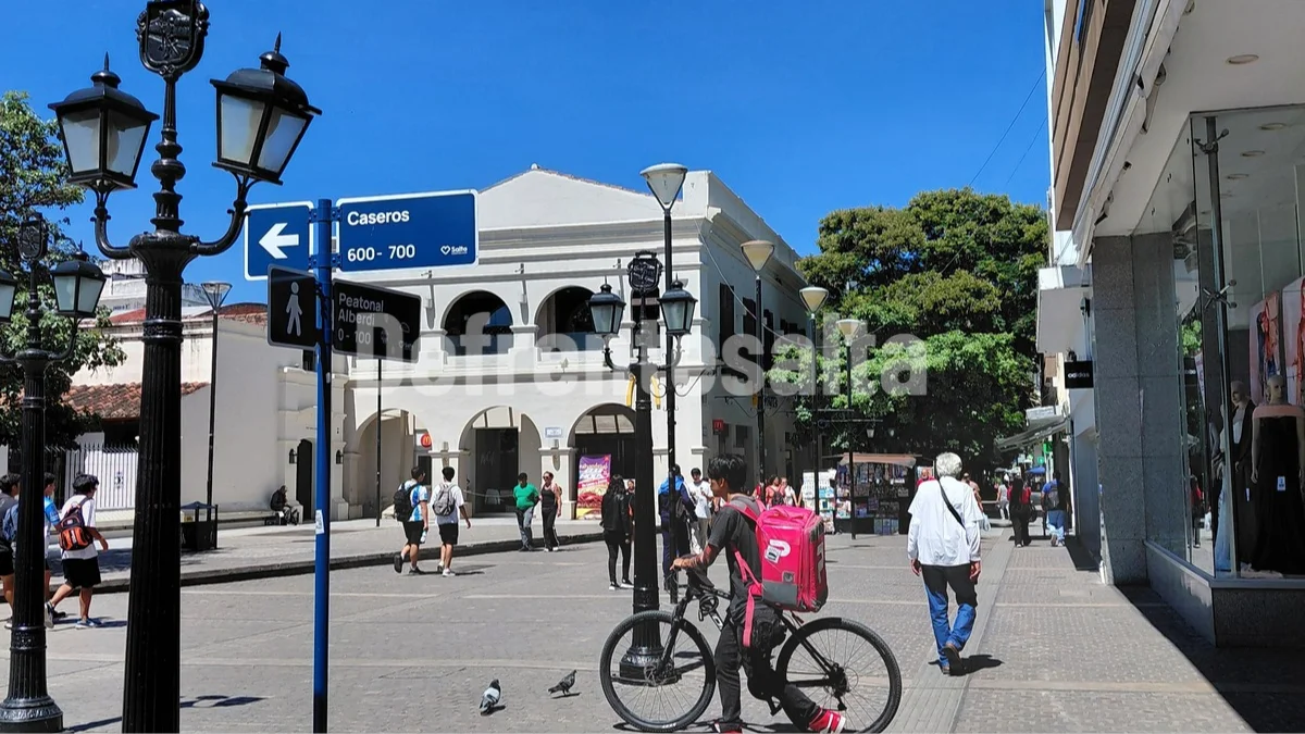 Peatonal Alberdi en Salta capital durante el feriado del 24 de marzo.