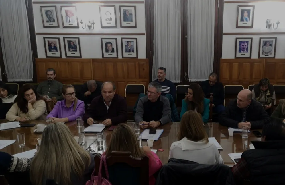 Diputados con autoridades provinciales