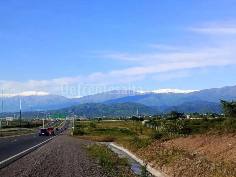 Serranías del oeste cubiertas de granizo.