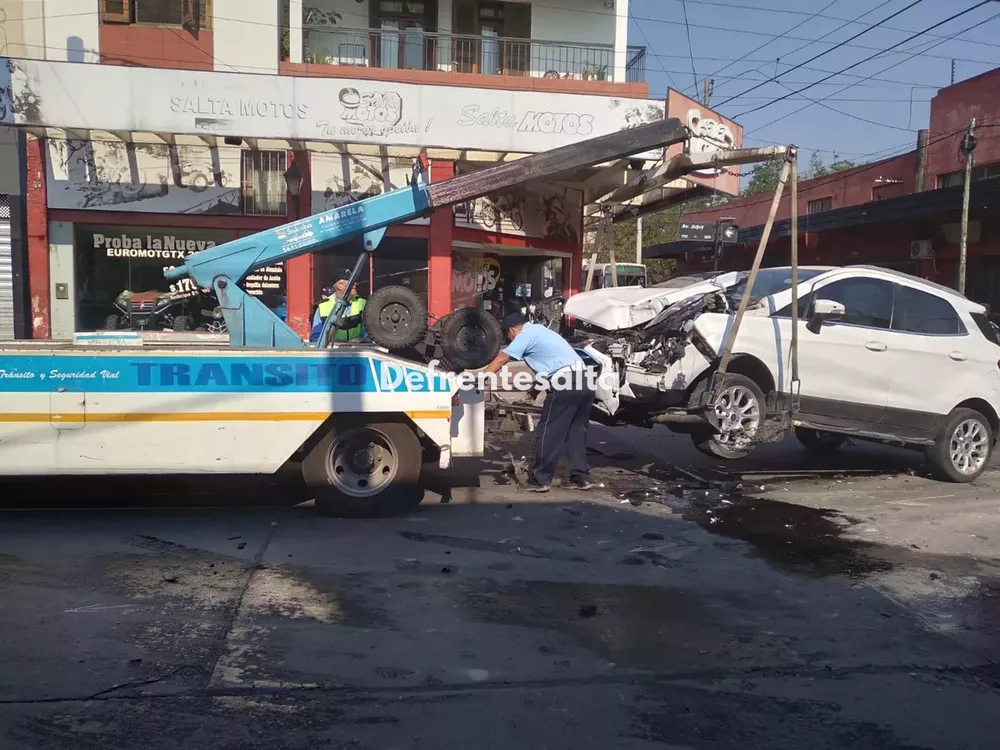 Grua remolca a la camioneta Ecosport