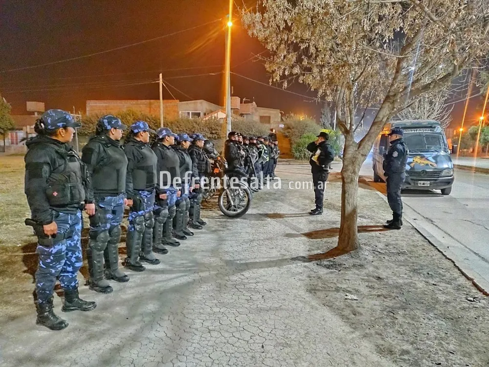 Operativo policial en barrio Los PInares
