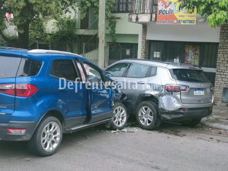 Así fue el choque en avenida Arenales. 