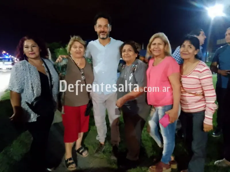Vecinas de San Benito junto al intendente Emiliano Durand. 
