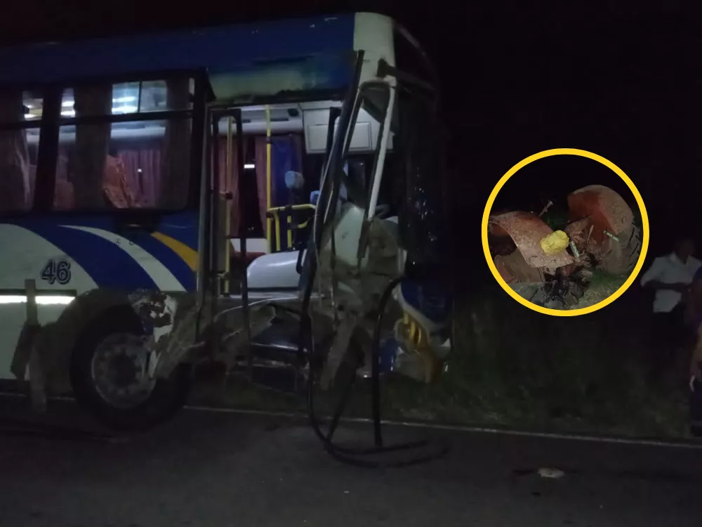 Un tractor chocó con un colectivo