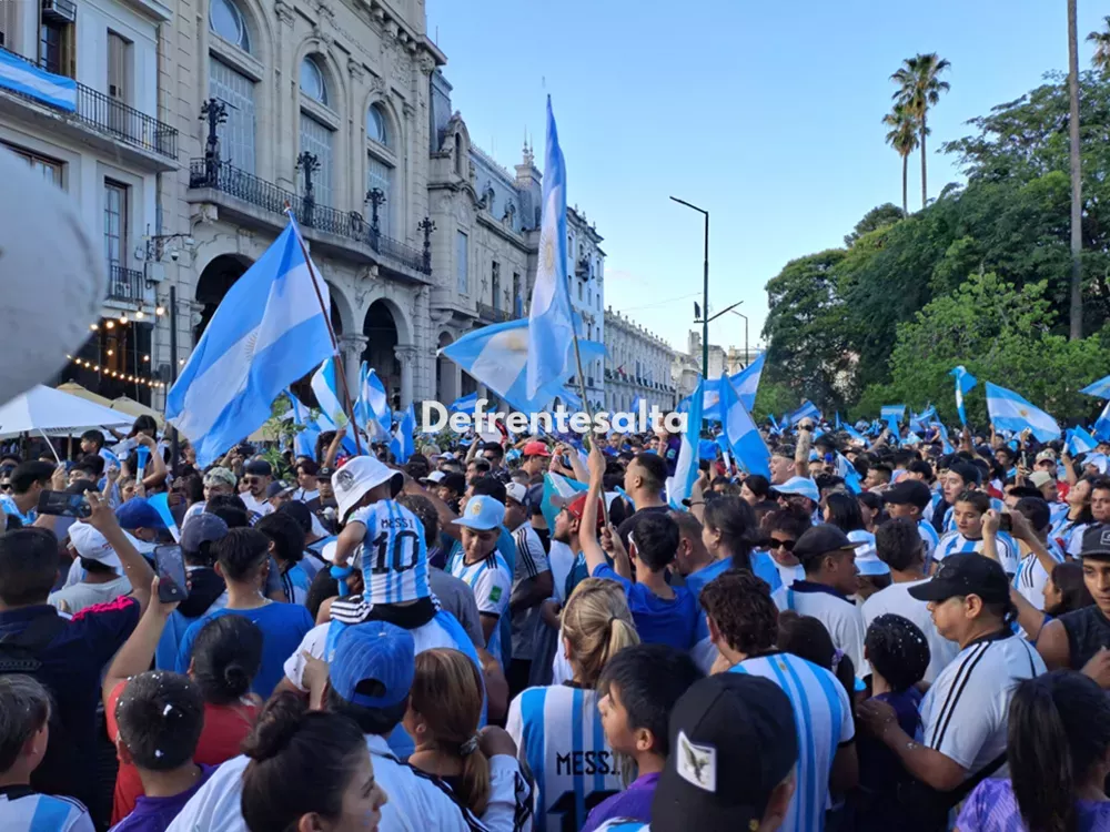 Salteños celebraron el tríunfo en Plaza 9 de julio