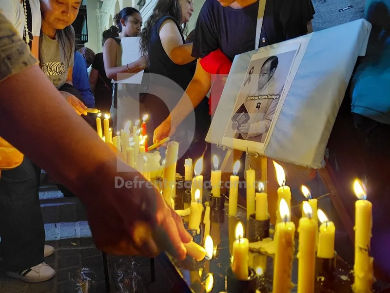 Marcha de velas por Vicente Cordeyro. 