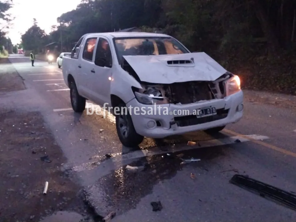 Así quedó la camioneta tras el impacto.