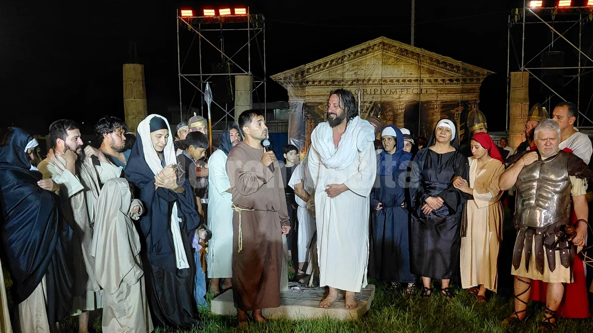 Representación de la Pasión de Cristo en Rosario de la Frontera con Fernando Portal y 1000 actores.