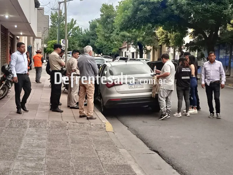 El Jefe de Policía y el ministro de seguridad en el lugar.