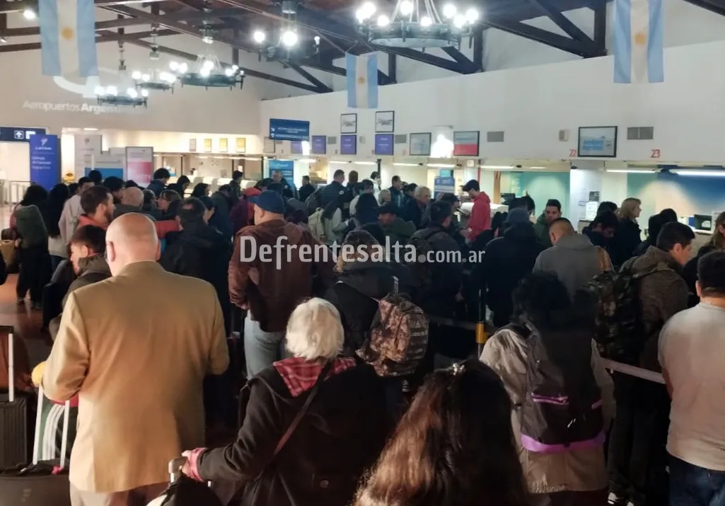 Pasajeros en el aeropuerto de Salta