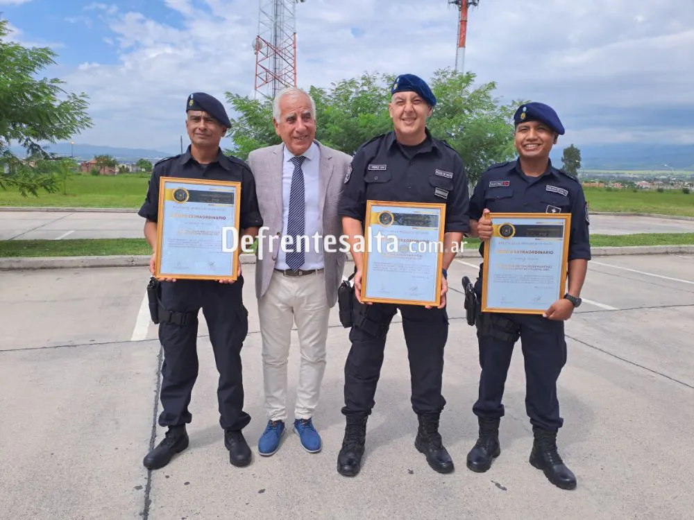 Policías ascendidos.