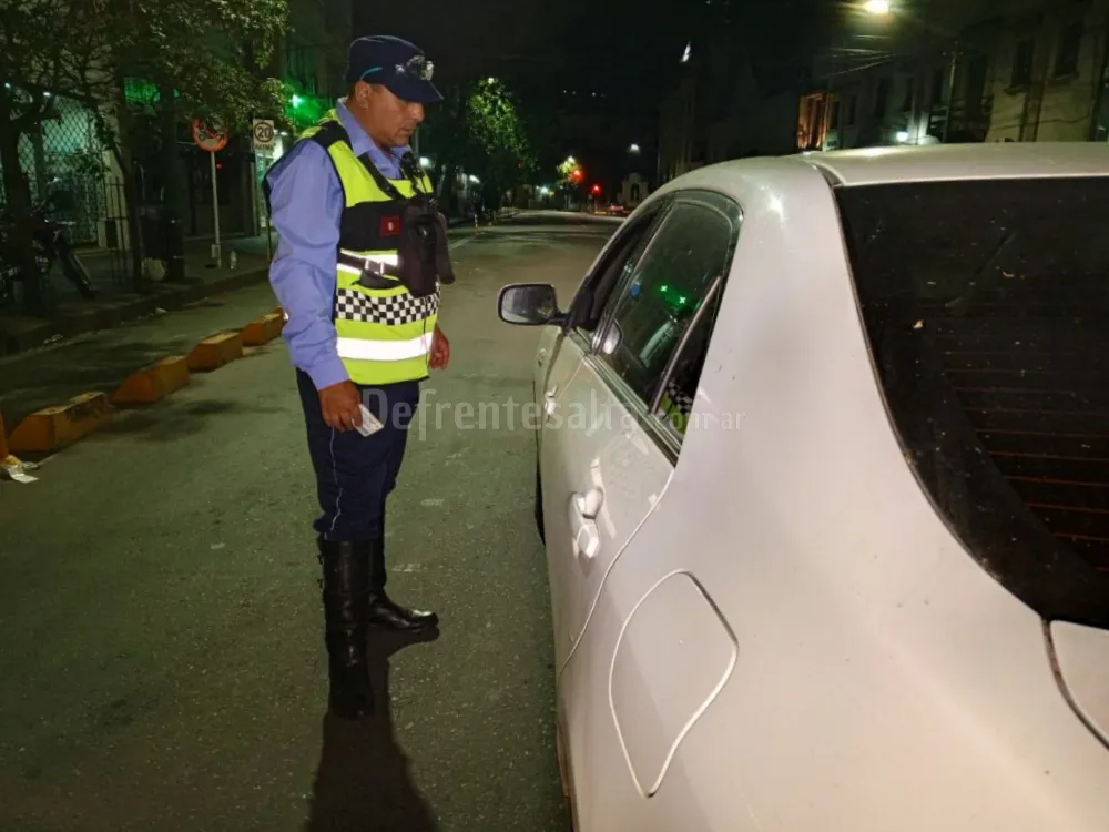 Control de tránsito en avenida Belgrnao