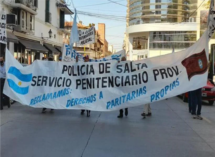 Marcha de policías retirados en Salta. 