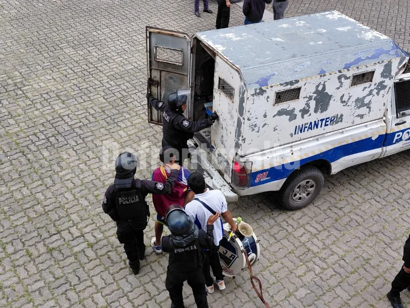 60 hinchas demorados en el clásico salteño.