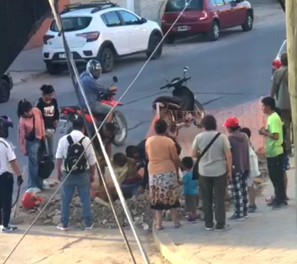 Una mujer cayo a un pozo de 10 de octubre y San Martin
