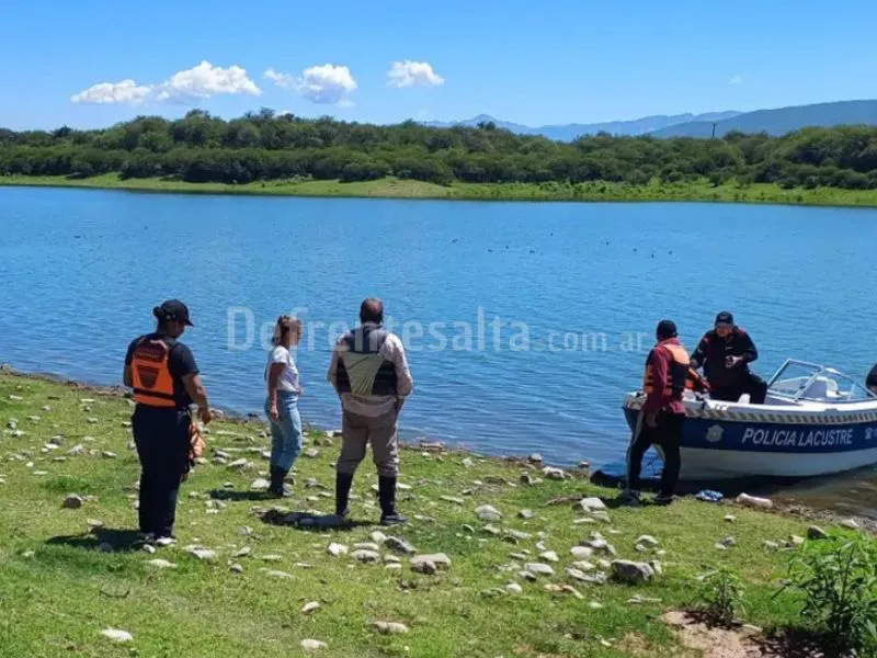 Policía Lacustre en el dique Cabral Corral. 