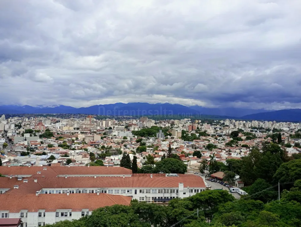 Cielo algo nublado en Salta