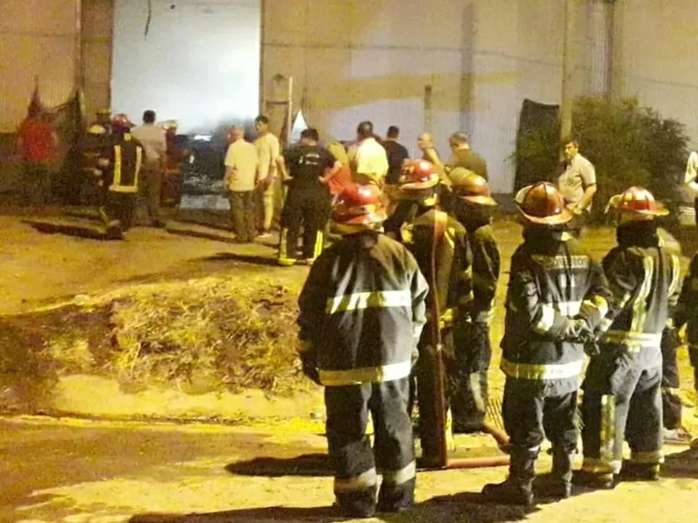 Incendio en una fabríca de carbon