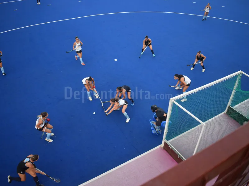 Las Leonas entrenando ayer en Popoye. 