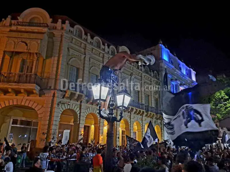 Festejos de los hinchas de Central Norte.