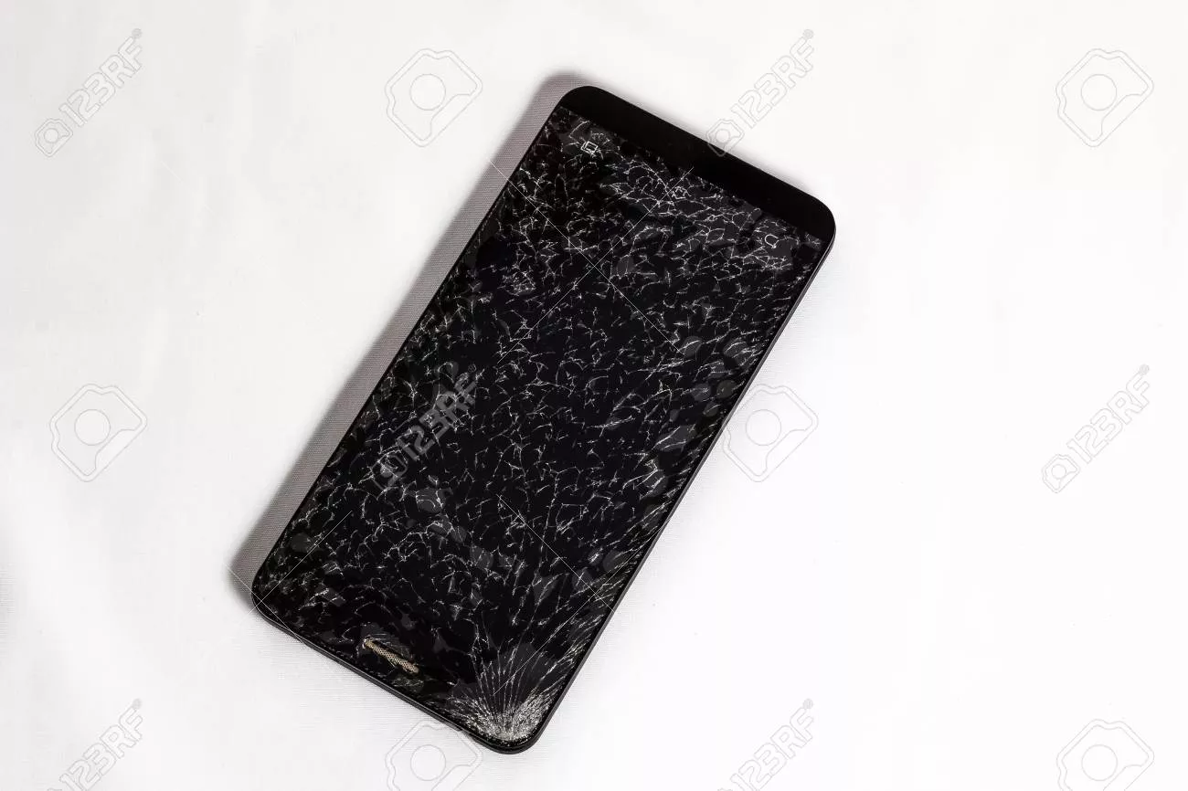 54495675-pantalla-del-teléfono-celular-roto-en-el-fondo-blanco