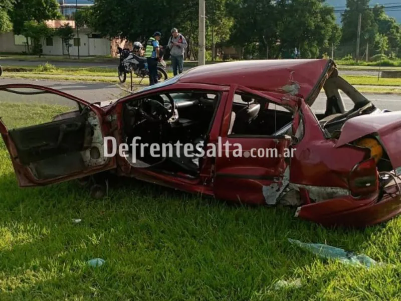 El Corsa totalmente destrozado.