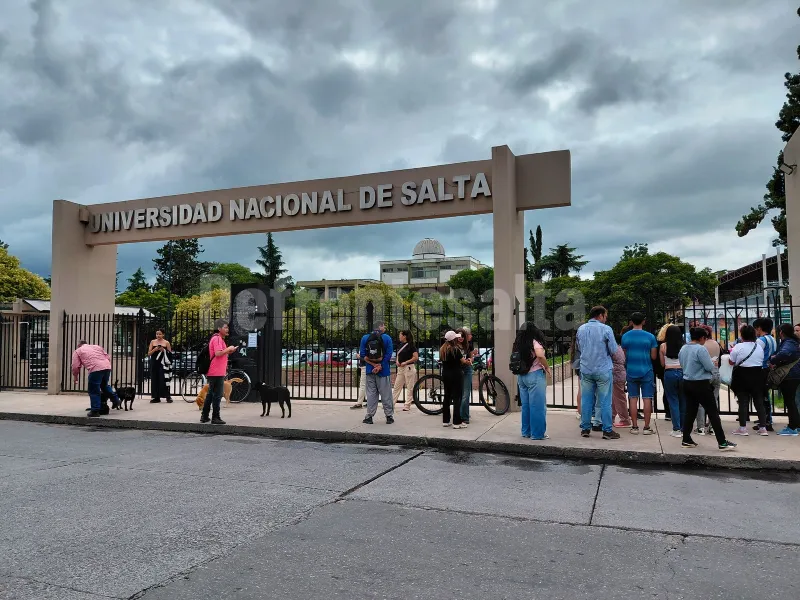 Protesta por los perritos de la UNSa.