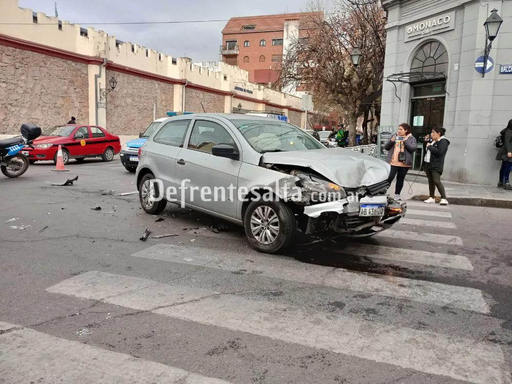 Siniestro vial en pleno centro. Foto: Sol Salas