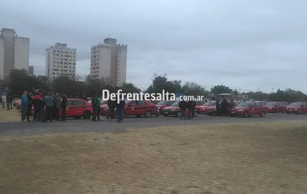 Protesta de taxis en contra de Uber