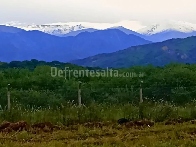 Serranías del oeste cubiertas de granizo.