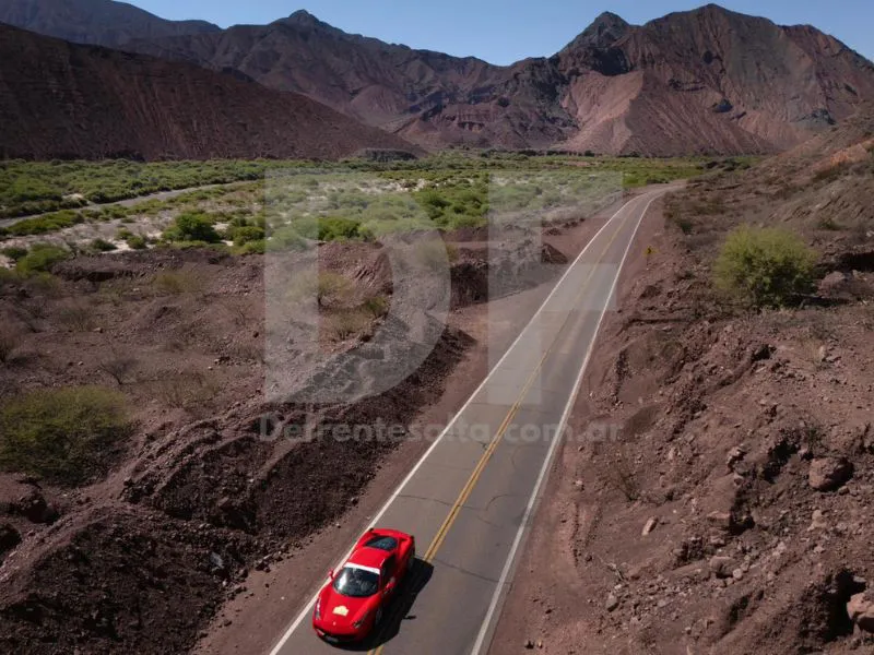 Ferraris en Cafayate.-